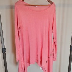 5/$25 coral/pink shirt with button accents. size m